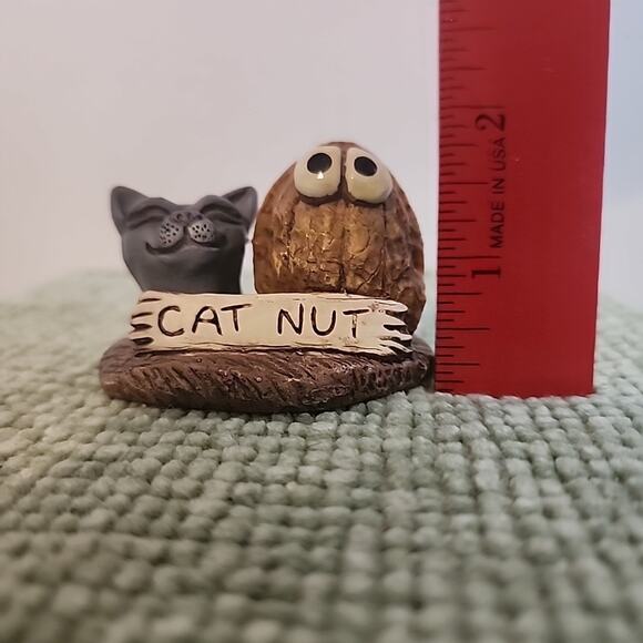 Shade Tree Creations Cat Nut Figurine #415 Funny Cat & Walnut Gift Decor 2" Tall - Picture 2 of 5